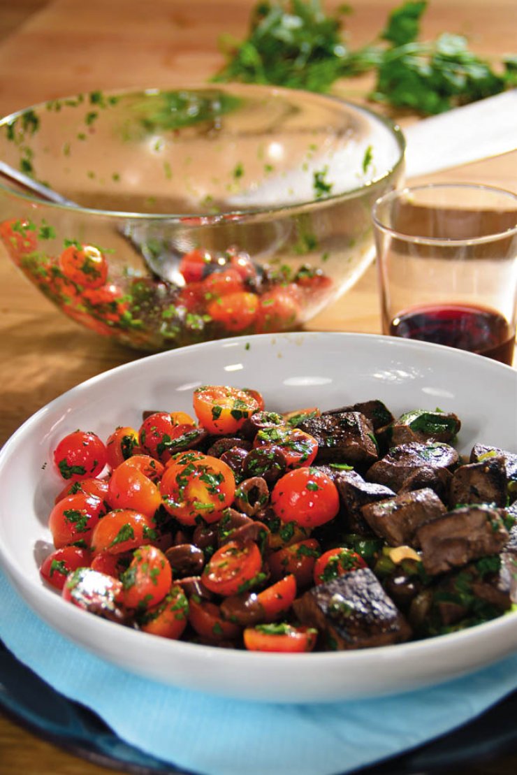 Συκώτι μοσχαρίσιο με φρέσκα κρεμμυδάκια, κόκκινο κρασί και κόλιανδρο