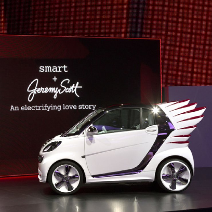 O Jeremy Scott σχεδιάζει το νέο smart fortwo!