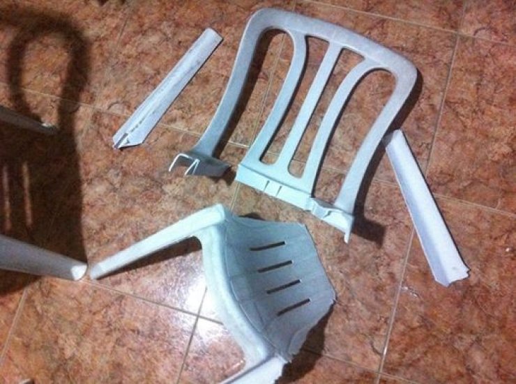 Ποιος Κύπριος έσπασε την καρέκλα λόγω…βάρους!