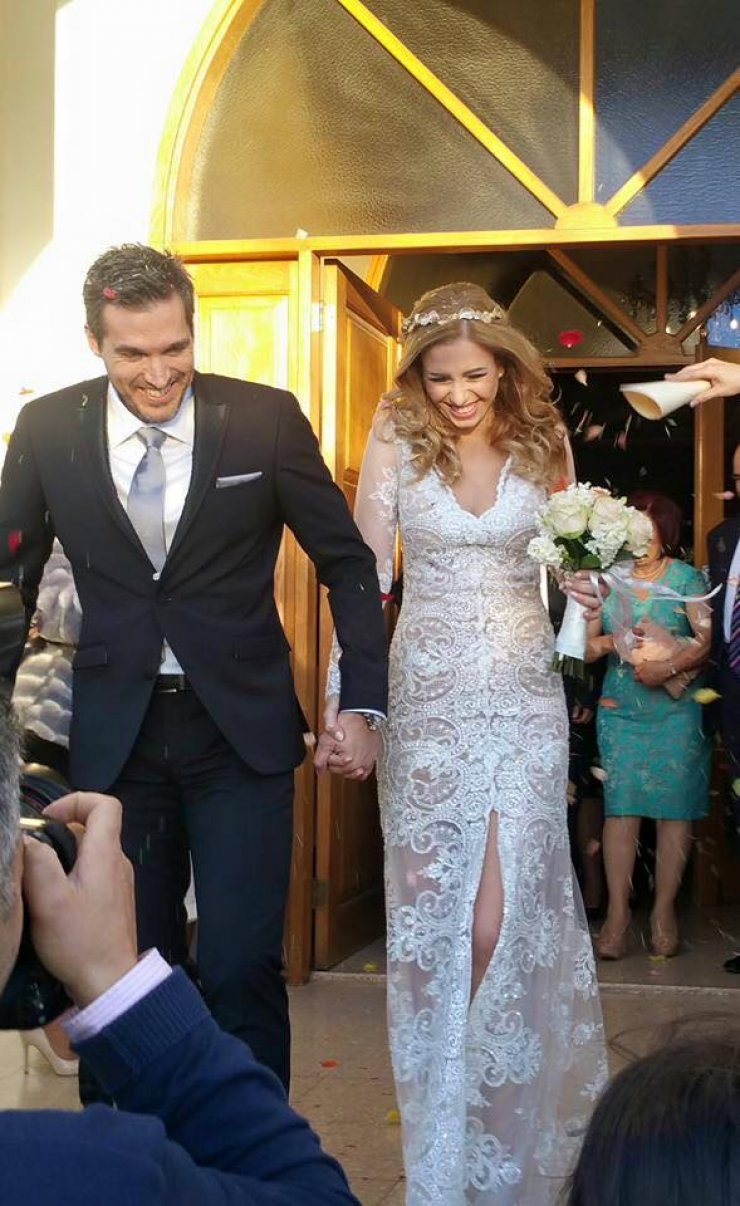 Στην Κύπρο ο γάμος του αδερφού γνωστής Ελληνίδας τραγουδίστριας