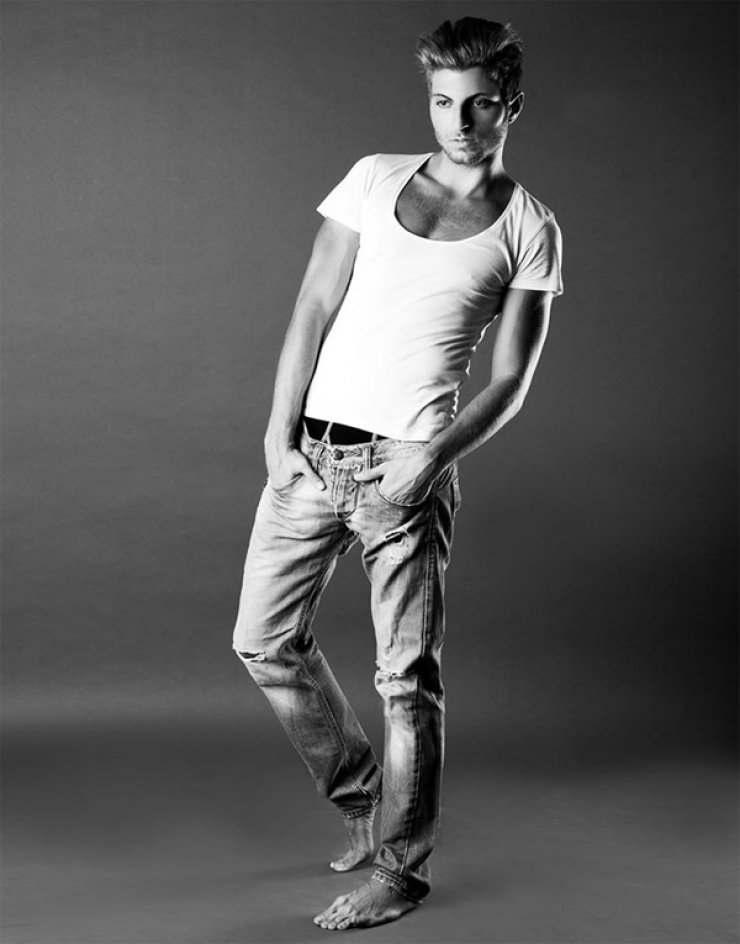 Αυτός ο κούκλος είναι σύντροφος επώνυμης Κύπριας