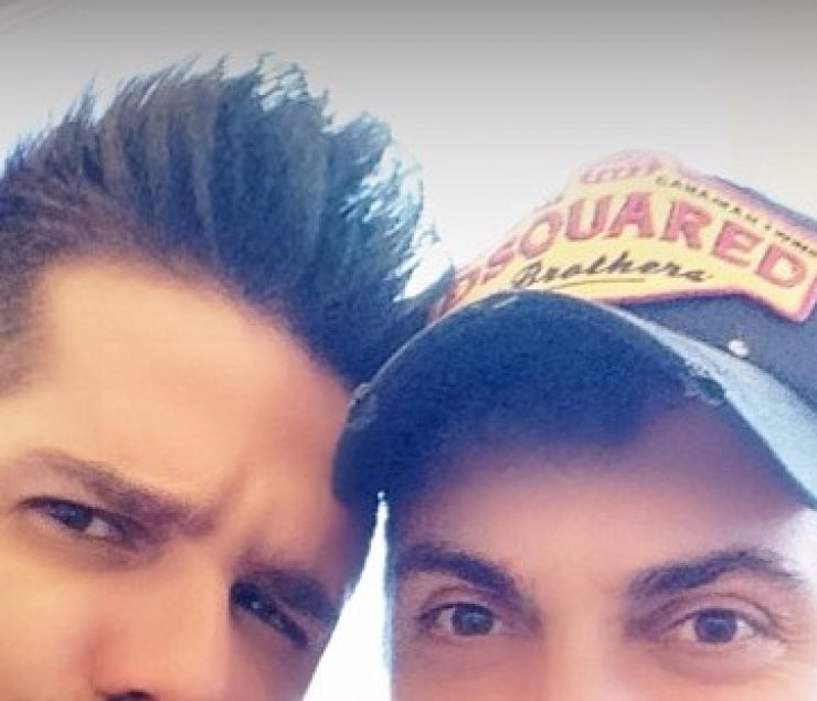 Μιχάλης Χατζηγιάννης- Γιώργος Τσαλίκης: Ποζάρουν selfie με σουφρωμένα χείλη