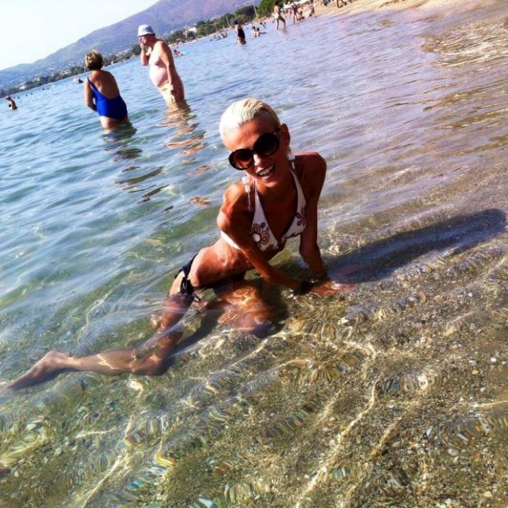 Νανά Καραγιάννη: "Δεν πέθανα… νοσηλεύομαι… χαροπαλεύω… και ναι χώρισα"