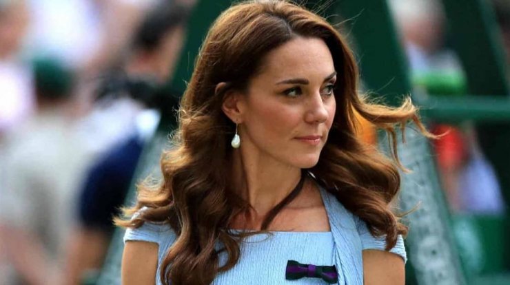 Το εκθαμβωτικό μακιγιάζ και το glamorous χτένισμα της Kate Middleton στην πρεμιέρα της νέας ταινίας James Bond