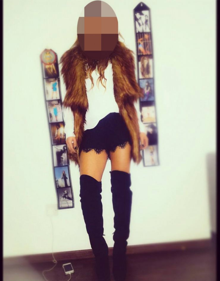 Τα απίστευτα σέξι πόδια Κύπριας μοντέλου