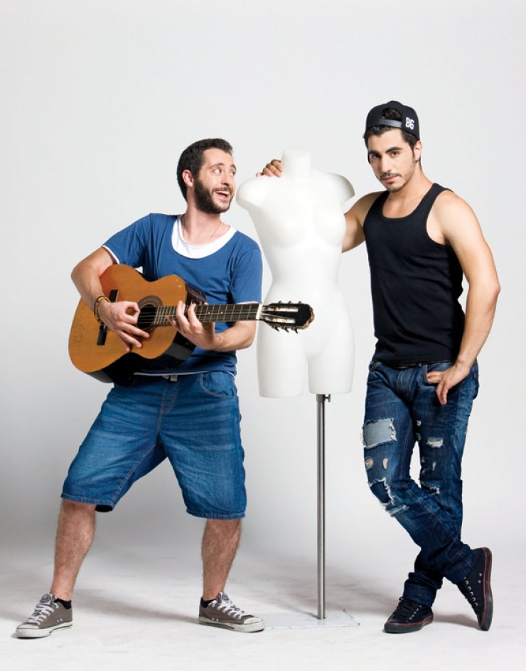 "Κατά Λάθος": Μπήκαµε στα γυρίσµατα της χιουµοριστικής σειράς του ΣΙΓΜΑ