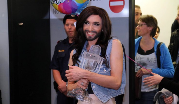 Conchita: δείτε πώς την υποδέχθηκαν στην χώρα της