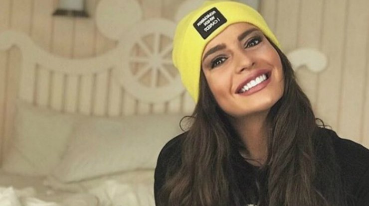 Χαριτίνη Ηλιάδου: Δείτε την να φοράει την ίδια φούστα που φορούσε πριν από 22 χρόνια