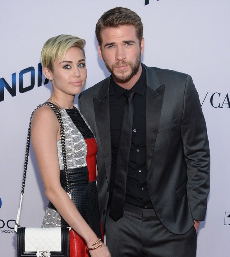 Miley Cirus: Έδωσε στους φτωχούς τα ρούχα του πρώην της