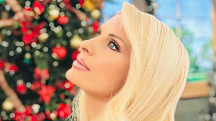 Ελένη Μενεγάκη: Μας δείχνει την υπέροχη γωνιά του κήπου της στα Μελίσσια