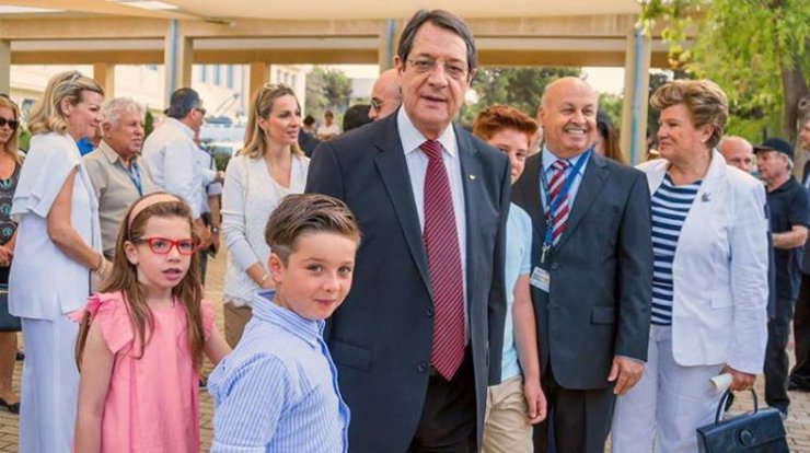 Δείτε τους εγγονούς του Νίκου Αναστασιάδη, Άντη και Γιώργο να παίζουν μπάσκετ