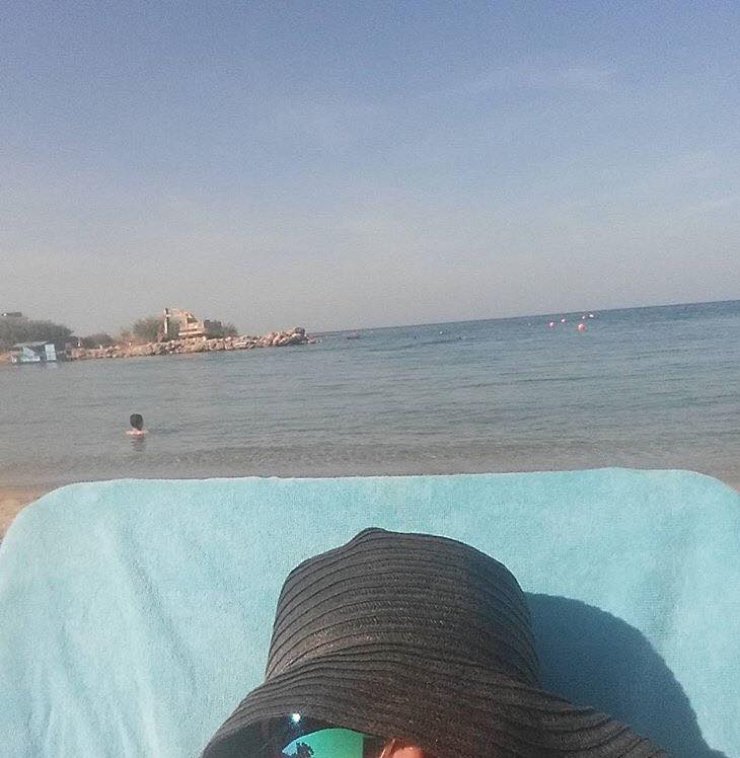 Συνεχίζει τις βουτιές στη θάλασσα παρουσιάστρια της κυπριακής τηλεόρασης