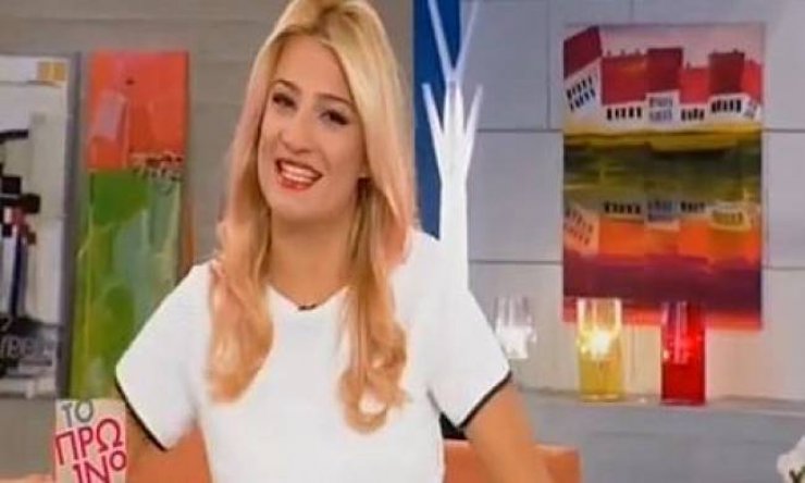 Φαίη Σκορδά: Η σημερινή sexy εμφάνισή της στο πλατό