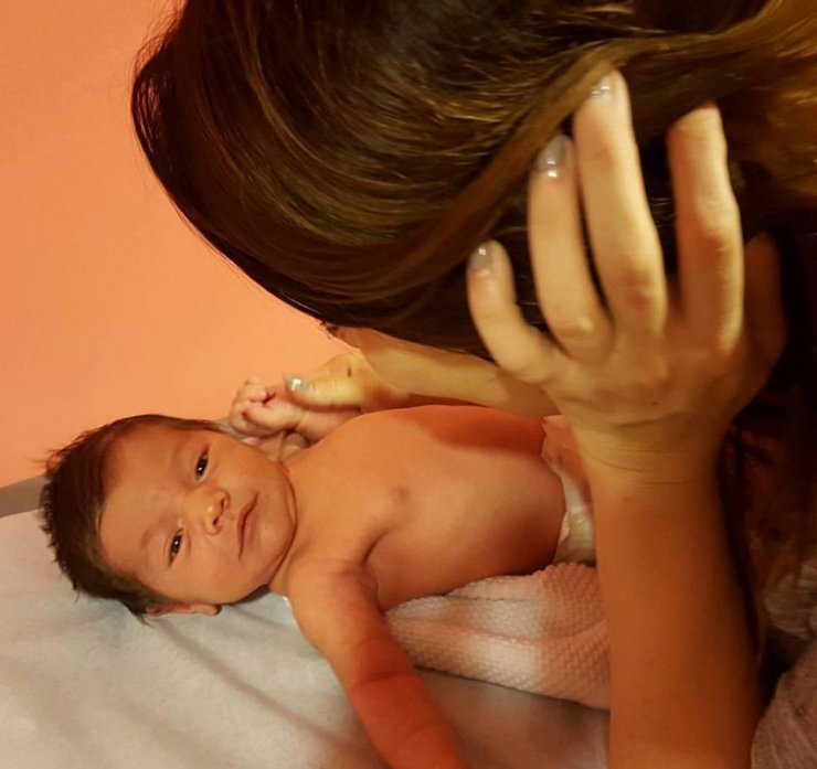 Απίστευτο: Ελληνίδα τραγουδίστρια χώρισε λίγους μήνες μετά τη γέννηση του γιου της και δεν το έμαθε κανείς