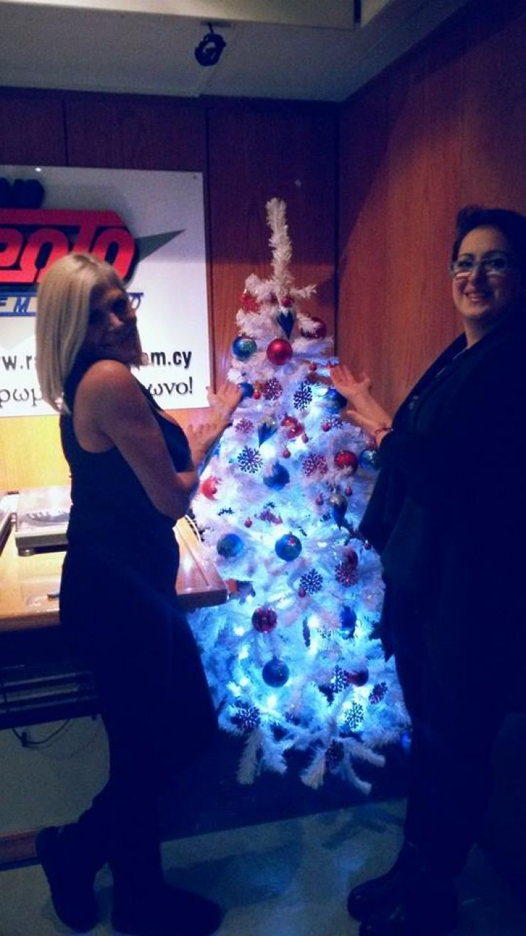 Μύρισαν Χριστούγεννα στο στούντιο του Ράδιο Πρώτο