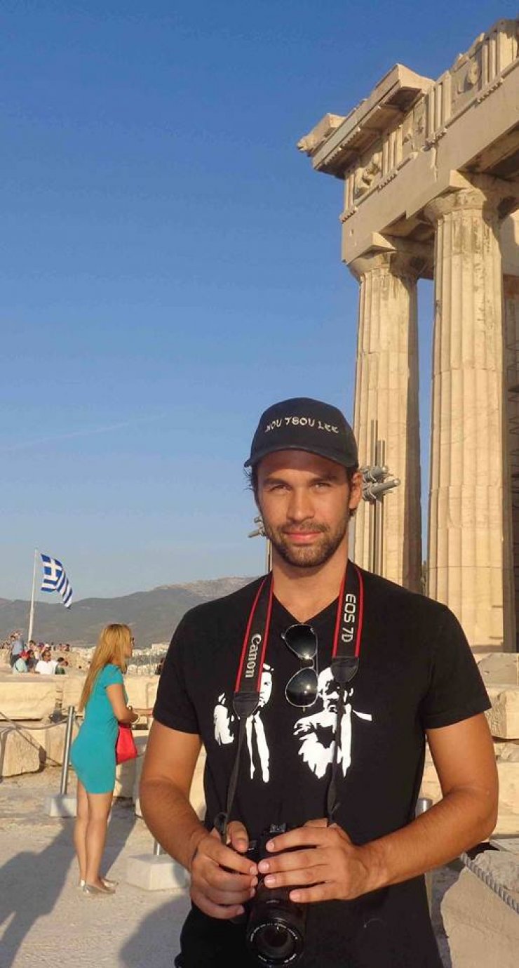 Αυτός είναι ο κούκλος γιος της Αγγελικής Νικολούλη που κάνει καριέρα στο Λος Αντζελες [εικόνες]