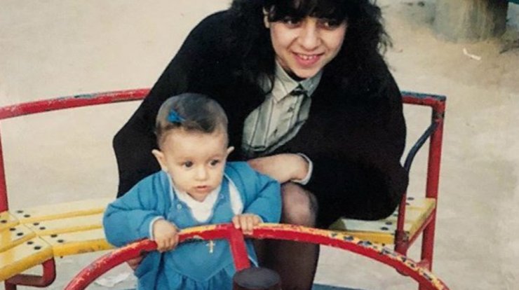 Αναγνωρίζετε ποια είναι η κούκλα Κύπρια ηθοποιός στη φωτογραφία;