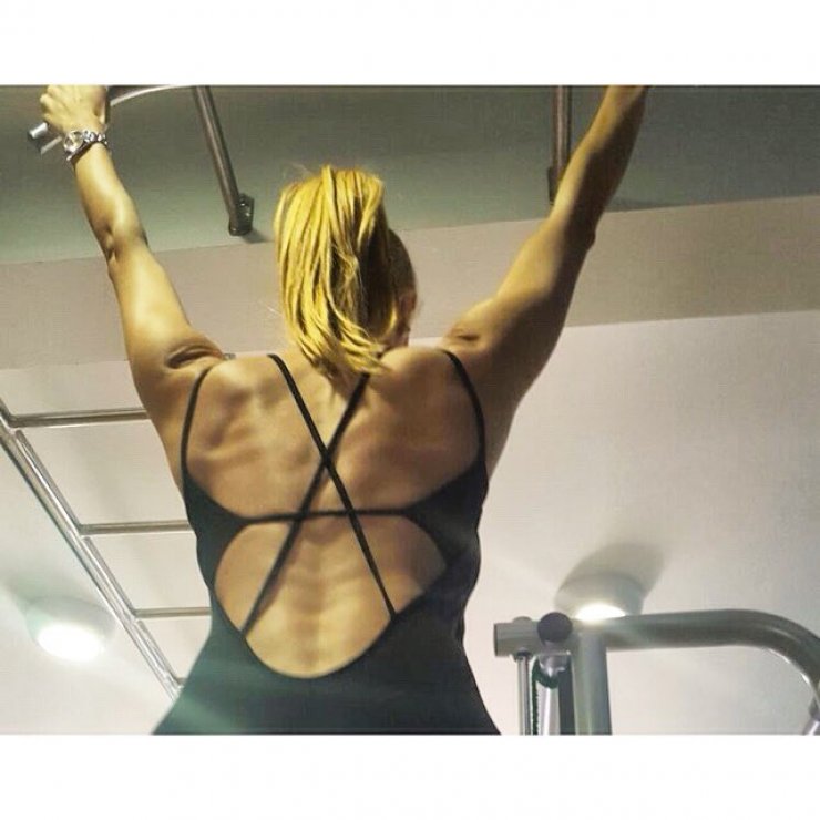 Η σέξι πίσω όψη επώνυμης Κύπριας [βίντεο]