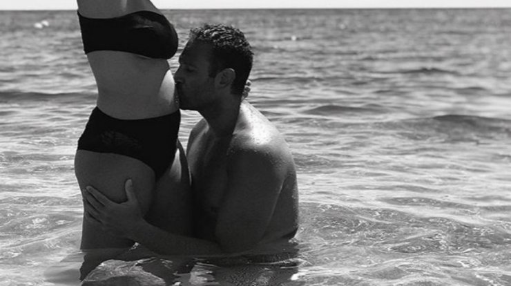 Έγκυος επώνυμη Ελληνίδα