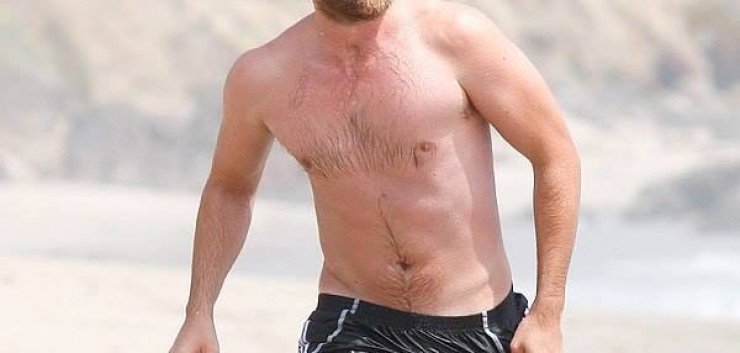 Γνωστός ηθοποιός: «έχασα δουλειές επειδή δεν έχω κοιλιακούς»