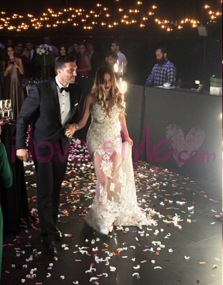 Κυριάκος Πελεκάνος – Τατιάνα Ησαΐα: Η είσοδος στο γαμήλιο πάρτι, η πολυώροφη τούρτα και η εντυπωσιακή διακόσμηση!