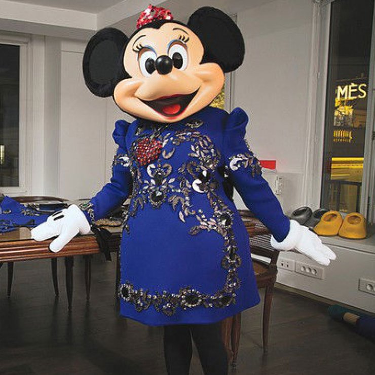 H Minnie Mouse με φόρεμα Lanvin