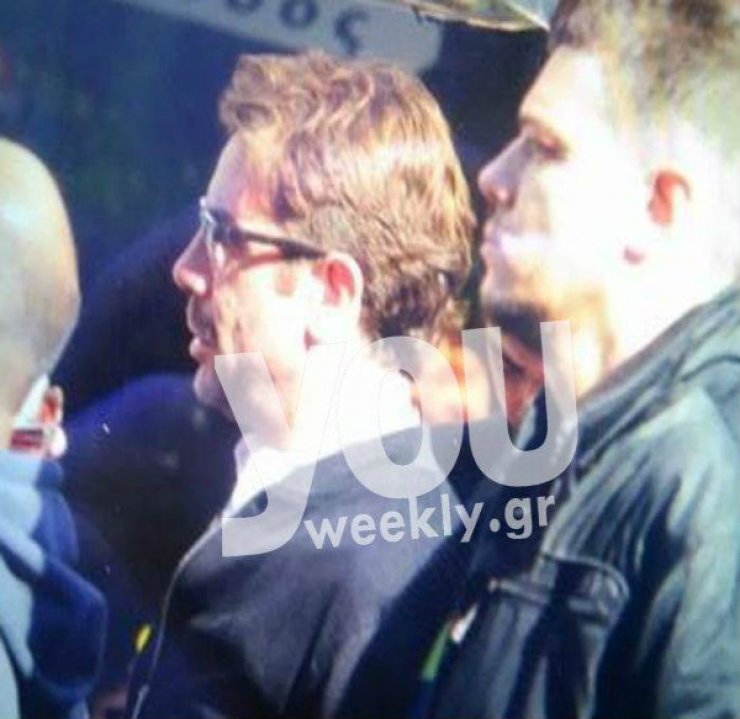 Καταρρακωμένος ο Γιώργος Μαζωνάκης κατέφθασε στην εκκλησία για να αποχαιρετήσει τον Παντελή Παντελίδη