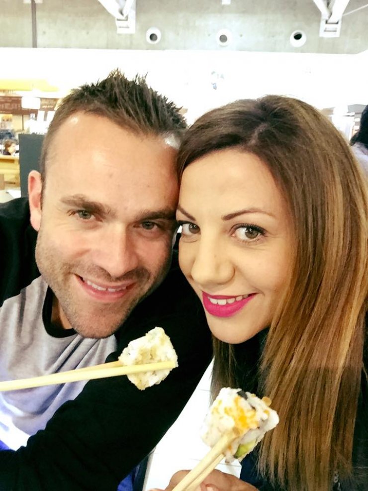 Κατερίνα Αγαπητού - Κρίστιαν Ονουφρίου: Τρυφερά φιλιά στα χείλη σε μαγαζί της Λευκωσίας