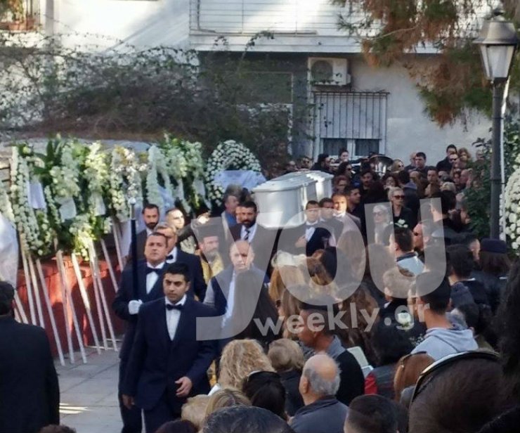 Ράγισαν τα μάρμαρα στο ναό του Αγίου Σπυρίδωνα με το που έφτασε η σορός του Παντελή με λευκό φέρετρο!