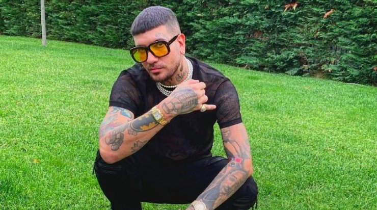 Snik: Σοβαρό τροχαίο για τον τραγουδιστή! Έχασε τον έλεγχο και καρφώθηκε σε νησίδα [βίντεο]