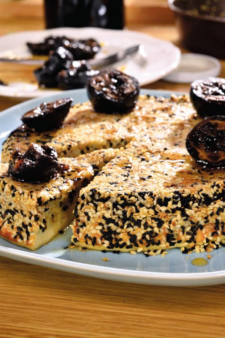 Αναρόπιτα με σουσάμι και γλυκό του κουταλιού