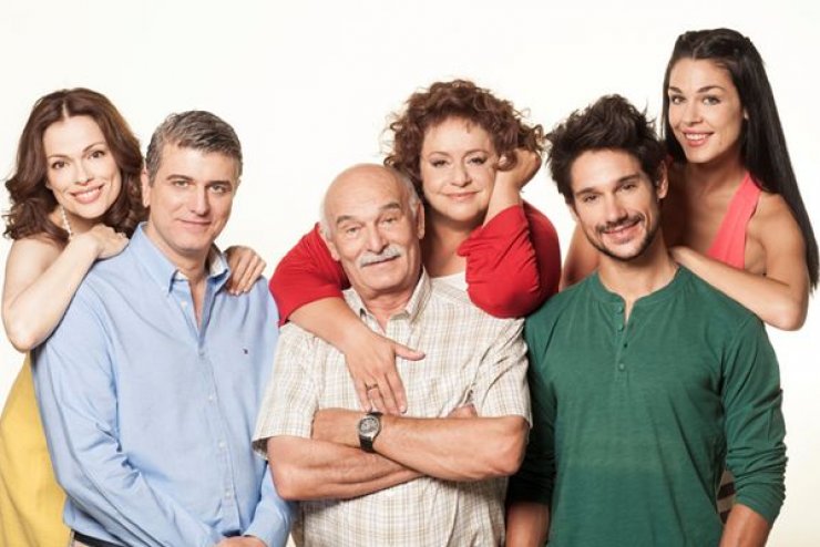 "Μην αρχίζεις τη μουρμούρα": μόνο μουρμούρα δεν προκάλεσε η πρεμιέρα της νέας κωμικής σειράς