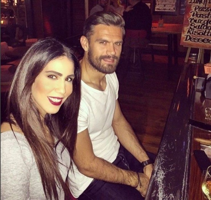 Χάρις Δημητρίου: To πρώτο δημόσιο φιλί με τον σύντροφο της Αλέξανδρο Τζιόλη