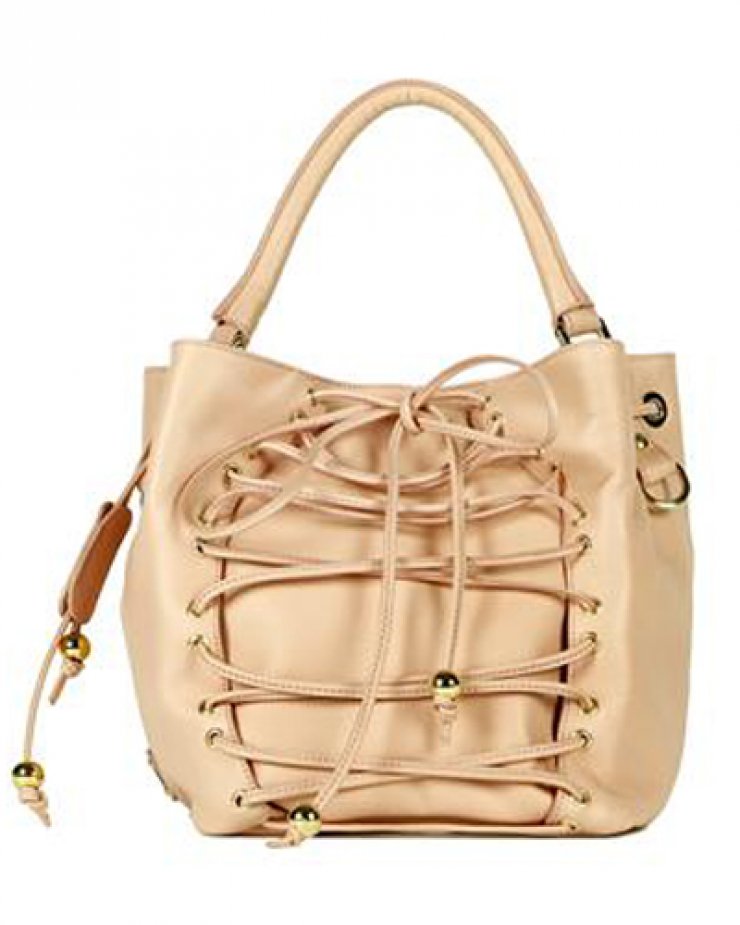 Η άκρως θηλυκή Helene