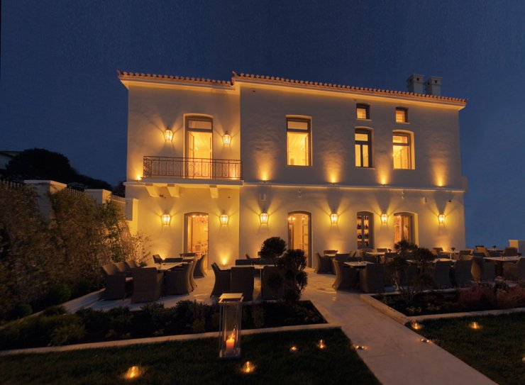 Οι ξενοδοχειακές τιμές ακολουθούν παράδοξη τροχιά