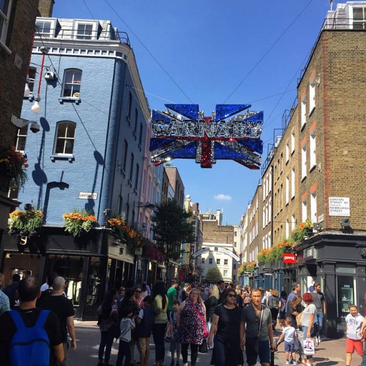 Επώνυμη Κύπρια είναι έγκυος και βρίσκεται για επαγγελματικούς λόγους στο Λονδίνο