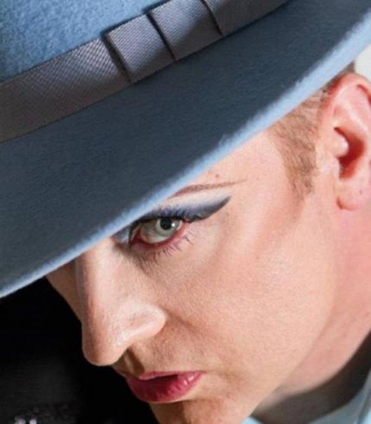 O Boy George διασκευάζει Lana