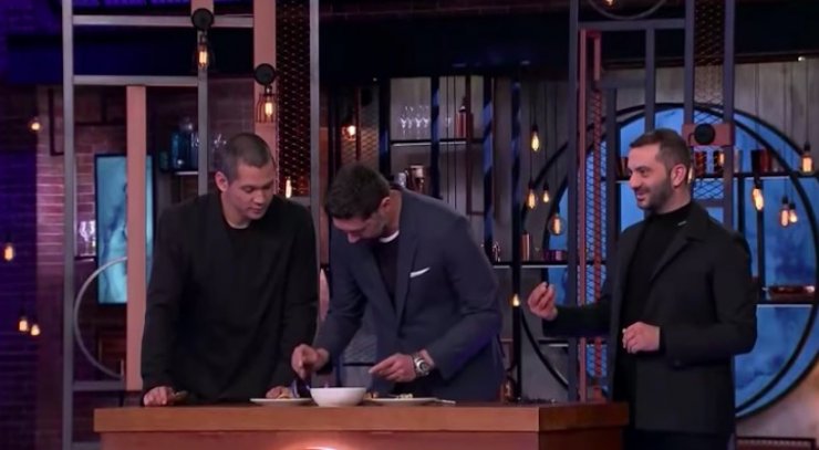 Λεωνίδας Κουτσόπουλος: Δεν θα πιστέψεις ποια κοπέλα έκανε προξενιό on air τον Πάνο Ιωαννίδη [βίντεο]