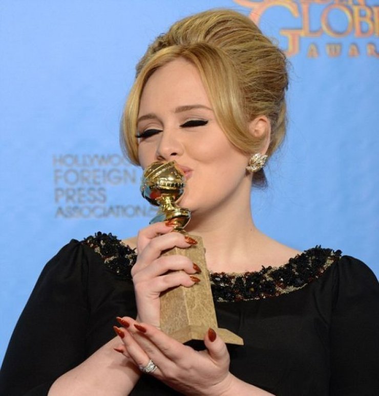 Αφιέρωσε το βραβείο στον γιο της η Adele!