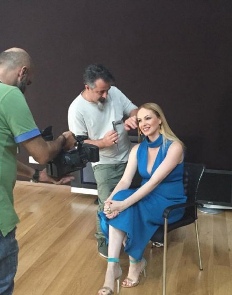 Ποιος σέξι ηθοποιός κάνει ποδαρικό στην εκπομπή της Γιώτας Κουφαλίδου;