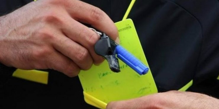 Χειροπέδες σε 3 ποδοσφαιριστές για τον ξυλοδαρμό διαιτητή