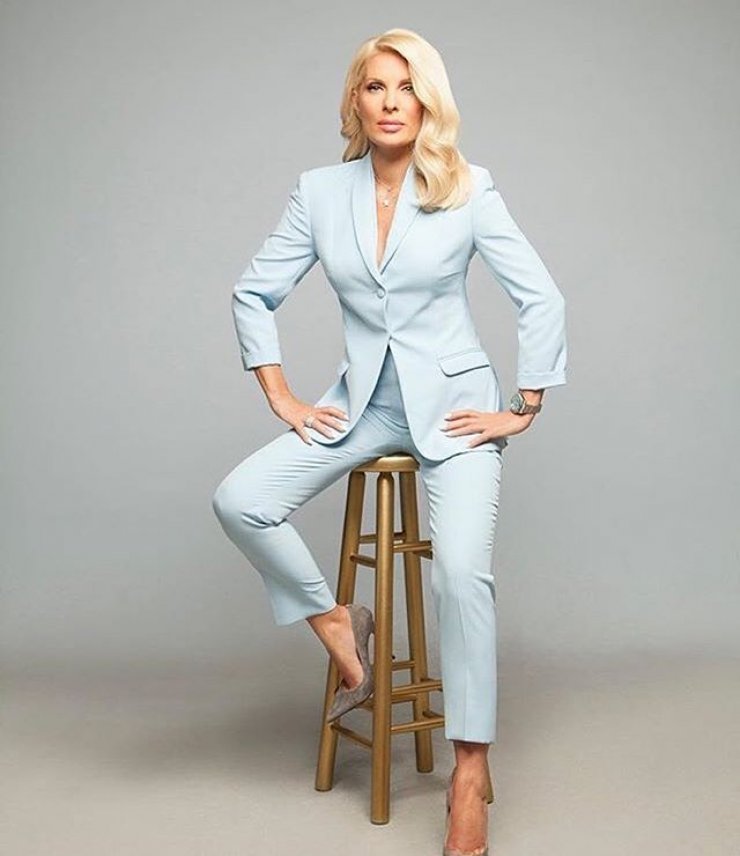 Ελένη Μενεγάκη: Όλες οι λεπτομέρειες για το chic σύνολο που φορά στη φωτογράφιση για την εκπομπή!