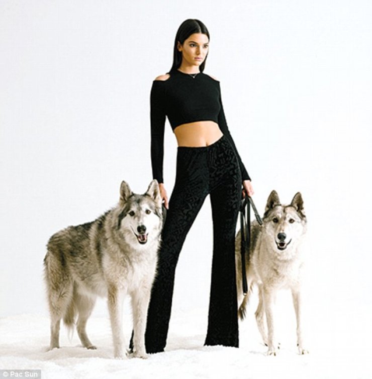 Η Kendall και η Kylie Jenner αποκαλύπτουν τι θα φορέσουν φέτος τις γιορτές [βίντεο]