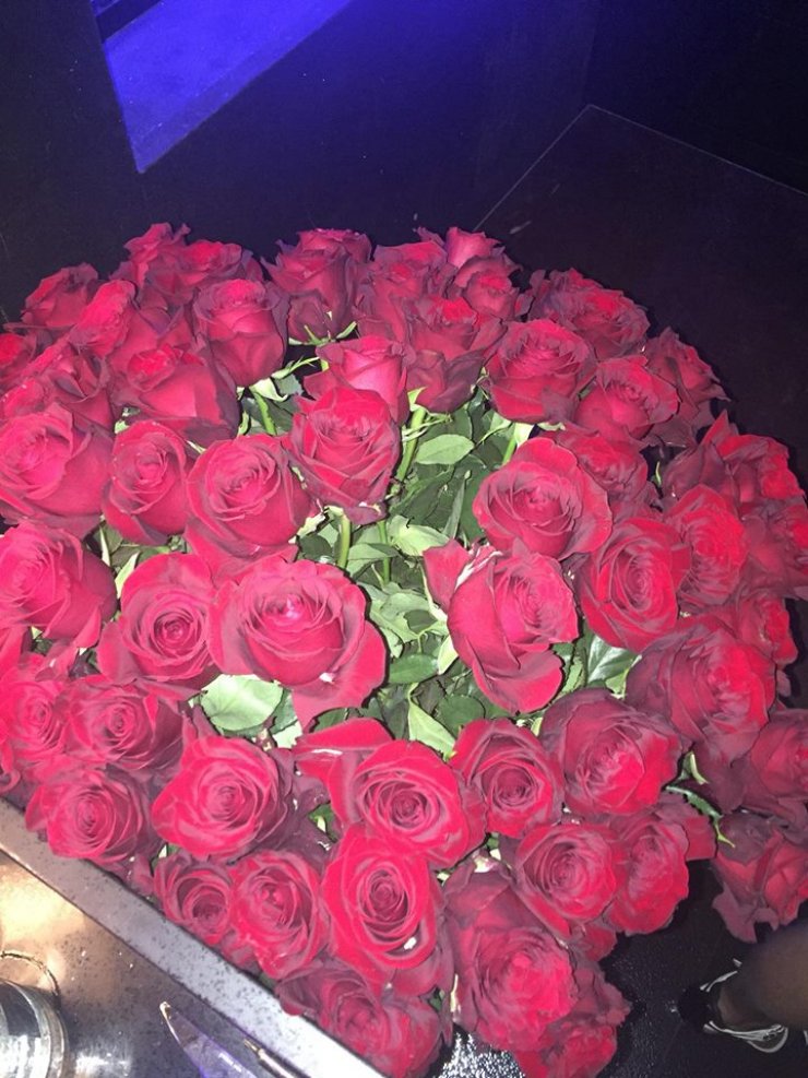 Επιχειρηματίας πήγε σε μαγαζί της Λευκωσίας κι έδωσε αυτό το μπουκέτο σε Ελληνίδα τραγουδίστρια