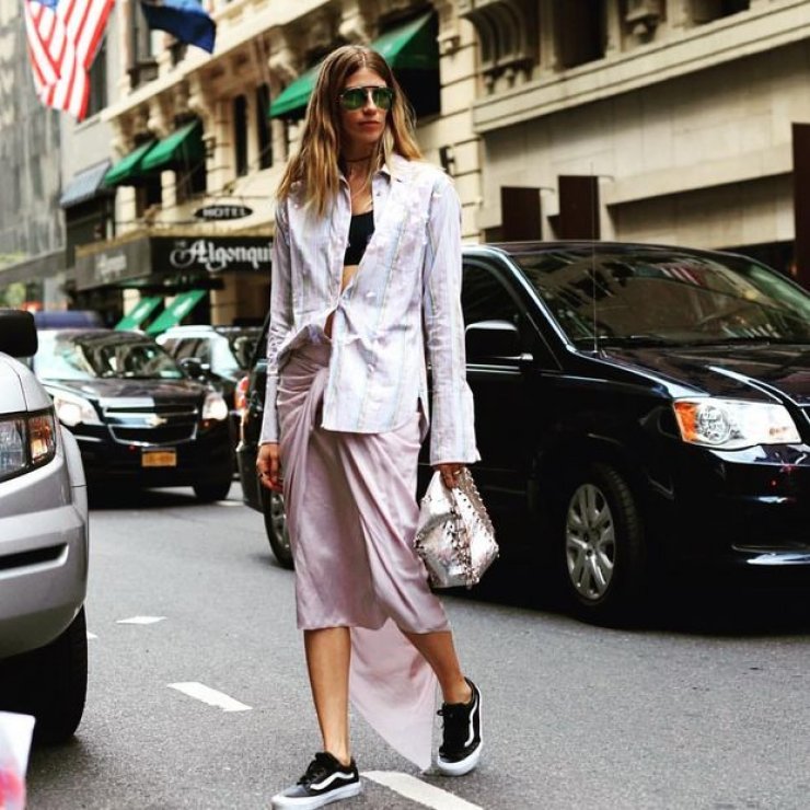 Τα sneakers που φόρεσαν όλα τα cool κορίτσια στην εβδομάδα μόδας