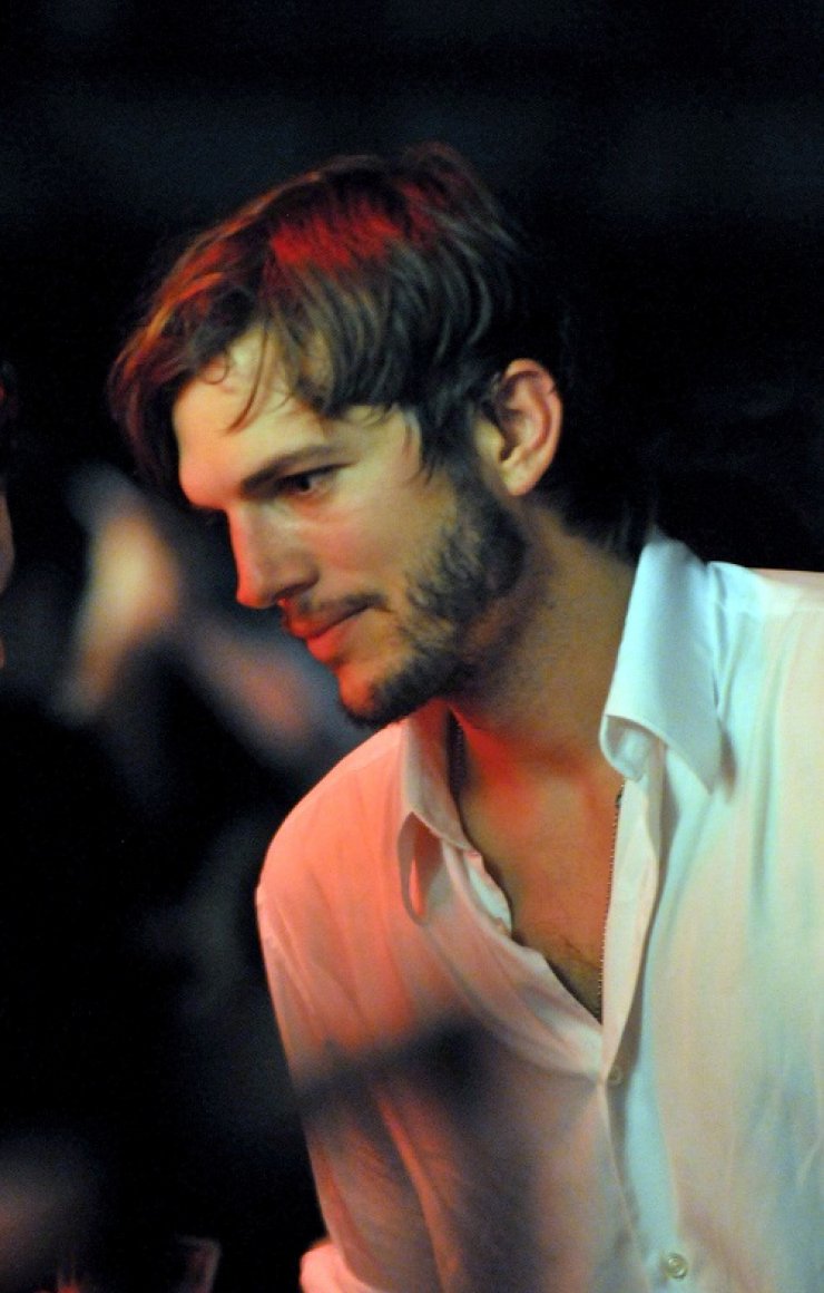 Miley Cyrus και Ashton Kutcher μαζί στο κρεβάτι!