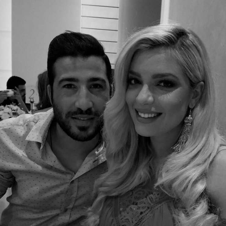 Δείτε την Άντρη Καραντώνη με τον σύζυγό της και την κόρη τους στην πρώτη τους επίσημη έξοδο!