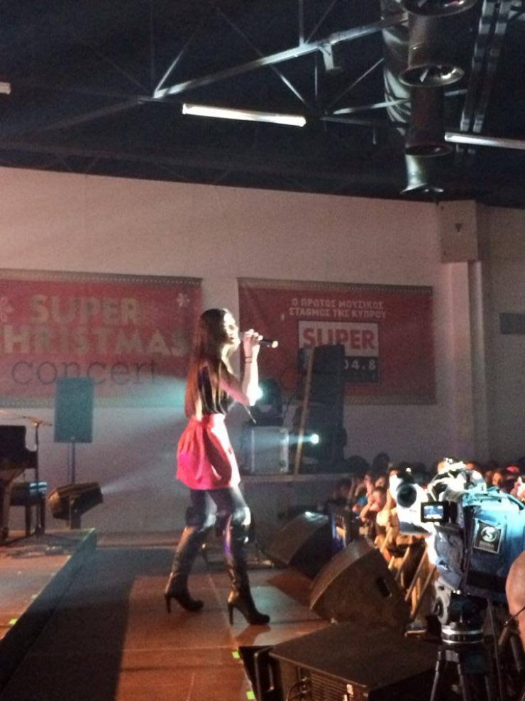 Και η Ήβη Αδάμου στο Super Christmas Concert [video]