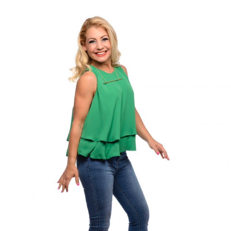 Αλεξία Αναστασίου: Δείτε την να στολίζει χριστουγεννιάτικο δέντρο μαζί με τους γιους της