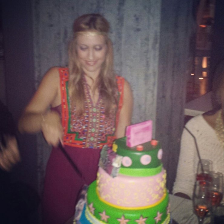 Μαίρη Τορναρίτη: Το πάρτυ, οι επώνυμες και η τετραώροφη τούρτα γενεθλίων της!